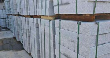 白山芝麻白路牙石，路侧石