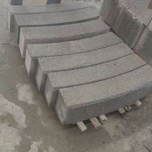 白山芝麻白弧形路牙石