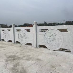 白山芝麻白河道栏杆 石材栏杆