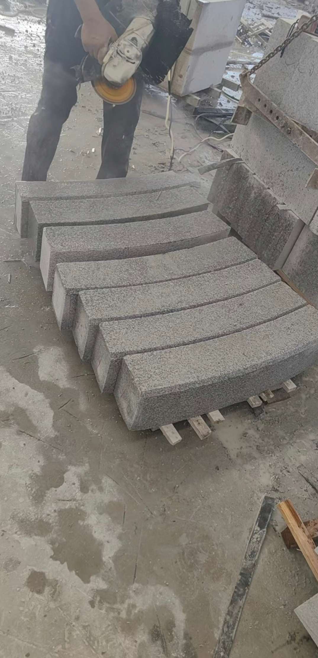 白山芝麻白弧形路牙石