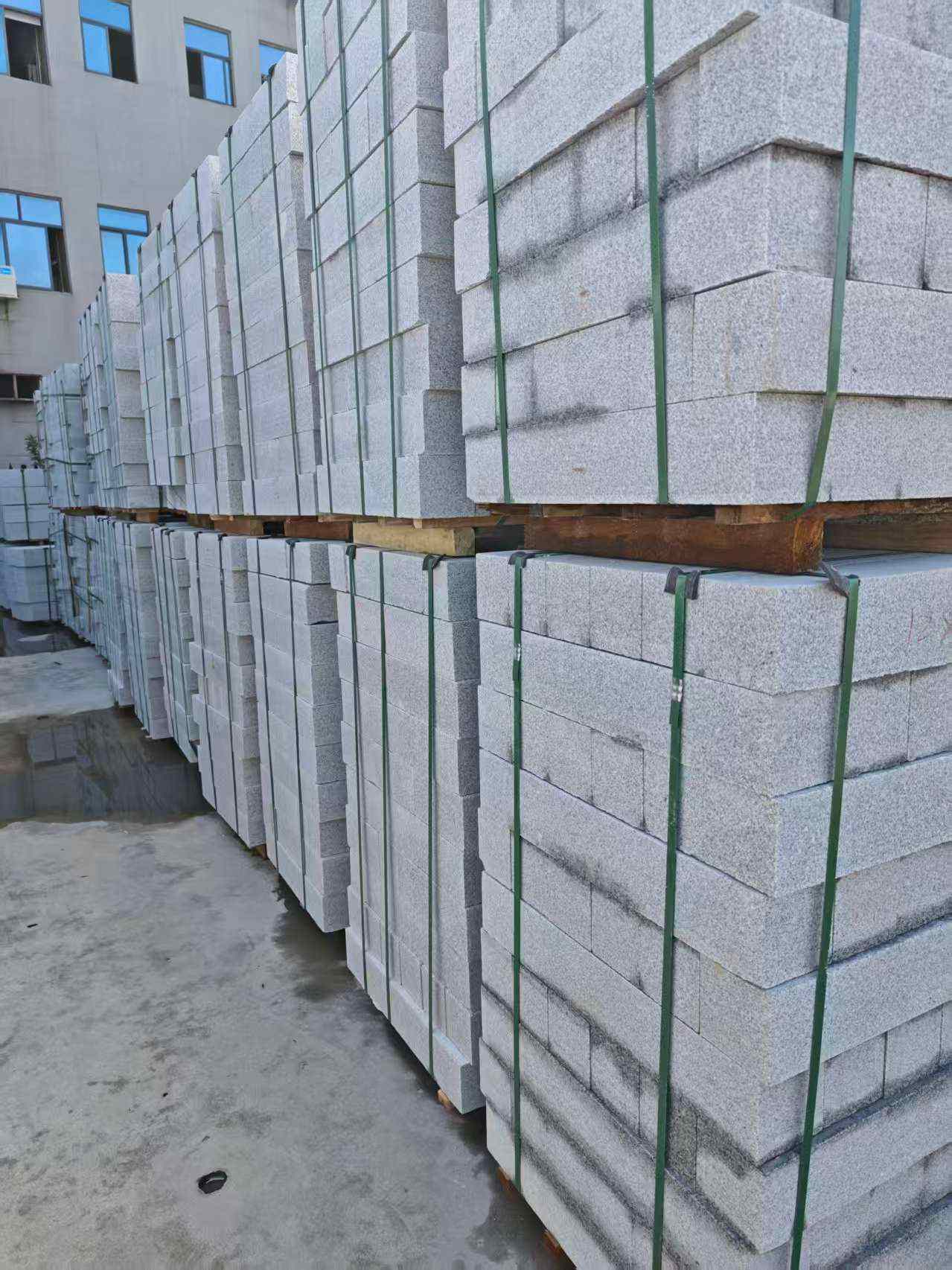 白山芝麻白路牙石，路侧石