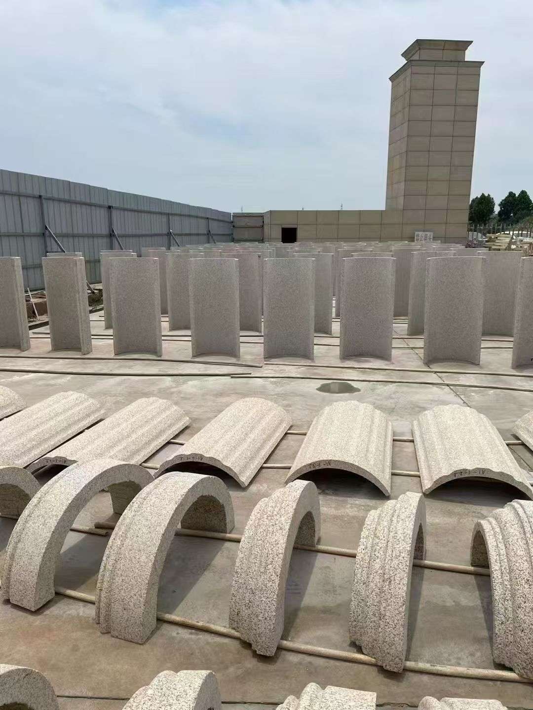 白山黄金麻别墅柱皮 异形 线条定制